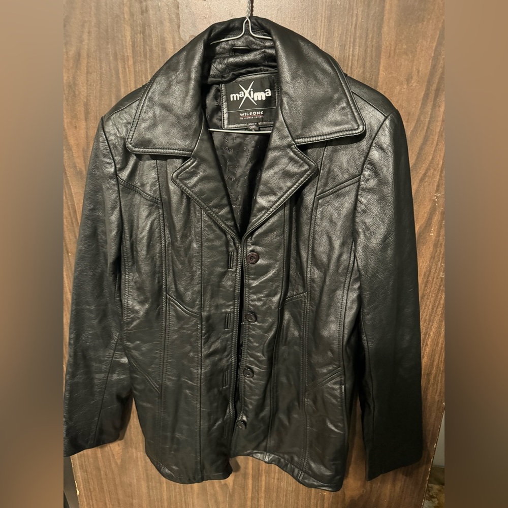 Black leather jacket. Like new. M